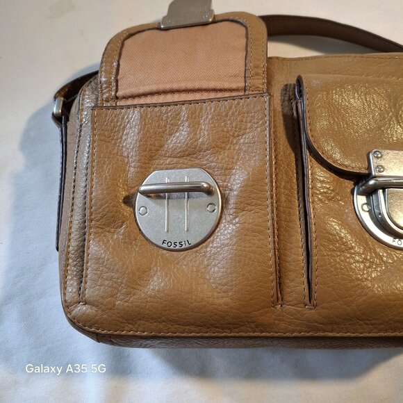 RARE FOSSIL Riley Camel Leather Messenger Bag Purse Crossbody Women Classic - Picture 6 of 13